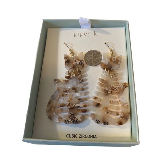 Piper k Acrylic Long Drop Tabby Cat Earrings. Adorable! - Picture 5 of 6